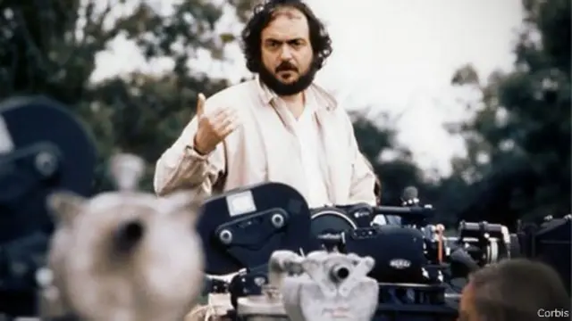 استمر المخرج ستانلي كوبريك في تصوير فيلمه "عيون مغلقة تماماً" لمدة 400 يوماً