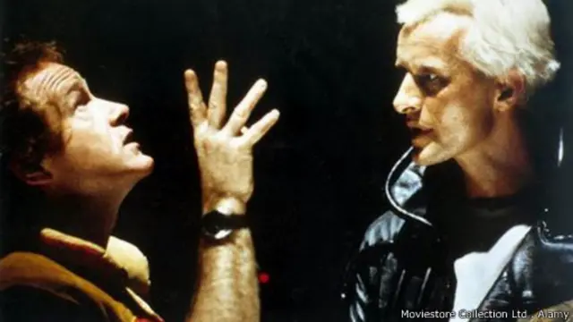 أندرو أبوت كتب وأخرج عددا من الأفلام الوثائقية عن صناعة السينما، ويعتقد أن إعادة التصوير لمرات عديدة تنم عن طموح كبير