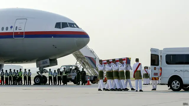 طیارے پر سوار اکثر مسافروں کا تعلق نیدرلینڈز سے تھا جن کی باقیات مکمل سرکاری احترام کے ساتھ ملک واپس لائی جا رہی ہیں