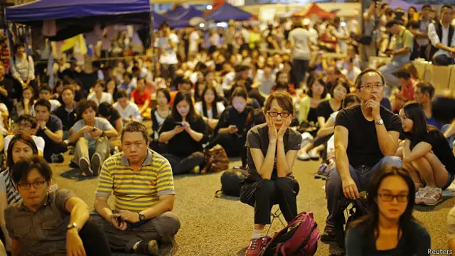 香港政府擱置會面後在金鐘的示威者2014年10月9日