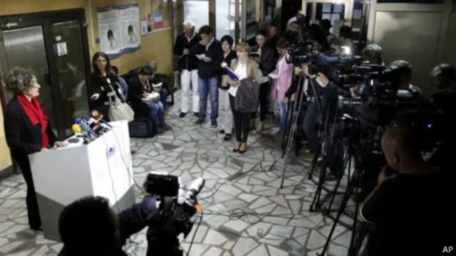 تغير الموقف البريطاني الرسمي من الفحص المعزز في المطارات إلى دعم هذا التحرك