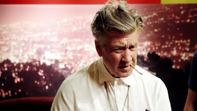 Impressionado com o filme "Eraserhead", de David Lynch, de 1977, Mel Brooks e seu produtor pediram que Lynch trabalhasse para eles. Lynch escreveu um roteiro sobre um detetive que viaja para outra dimensão e encontra um adolescente de um metro de altura que precisa ficar constantemente ligado a um cabo de eletricidade devido a um problema médico. O adolescente acaba se tornando um roqueiro chamado Ronnie Rocket. O projeto era comercialmente inviável, e Lynch acabou trabalhando com Brooks na adaptação de "O Homem Elefante".