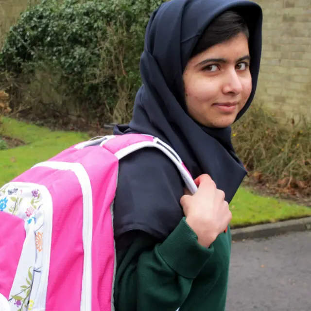 ملالہ یوسفزئی نےصحت مند ہونے کےبعد تعلیم کا سلسلہ دوبارہ شروع کر دیا جس سے روکنے کے لیے طالبان نے ان پر حملہ کیا تھا۔