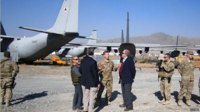 له ویجاړېدو مخکې د افغانستان بیا رغاونې برخه کې د امریکا ځانکړی مفتش د دغو الوتکو د لیدنې پر مهال