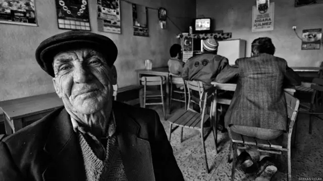 Serkan Çolak'ın objektifinden Balıkesir'in Bigadiç ilçesi Adalı köyünde bir köy kahvehanesi 