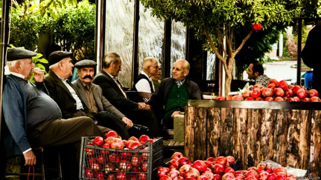 Berkay Gülüm'ün Şirince meydanında bulunan köy kahvesinde çektiği fotoğraf 