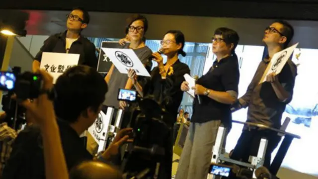 在集会现场报道的BBC中文网记者叶靖斯报道说,金钟占领区在集会开始前半小时已坐满了数千人。