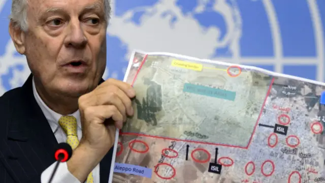 اقوام متحدہ کے خصوصی ایلچی دی مسٹورا کا کہنا ہے کہ صرف ایک پتلی سی گزرگاہ کے علاوہ کوبانی حقیقتاً دولت اسلامیہ کے جنگجوؤں کے محاصرے میں ہے 