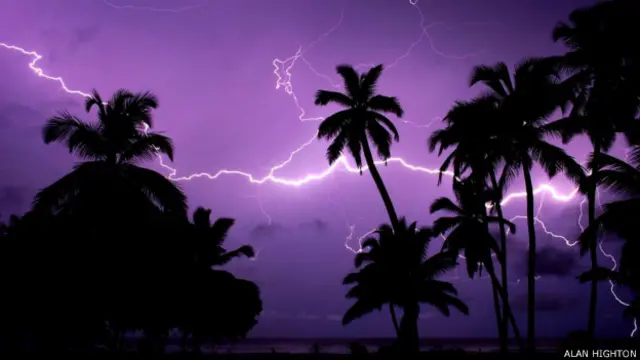 Relâmpagos atraem turistas à região, mas viagem é longa