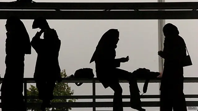 در یک سال گذشته بیش از ۵۵۳ هزار نفر از زنان ایرانی از چرخه فعالیت های اقتصادی خارج شده اند 