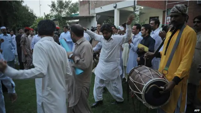 पाकिस्तान में जश्न
