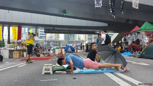 سلګونه لاریونیان، چې زیاتره یې محصلین دي