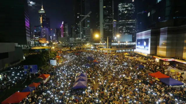 زرګونه لاریون کوونکي د هانګ کانګ په یوه سوداګریزه سیمه کې راغونډ شوي