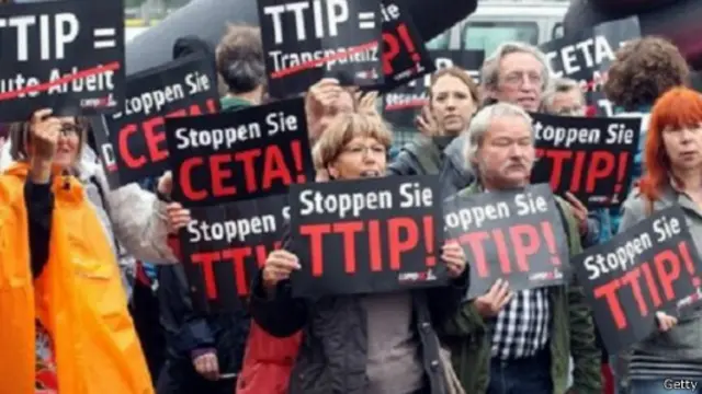 تتعالى أًصوات في جميع أنحاء أوروبا لرفض الشراكة التجارية مع الولايات المتحدة