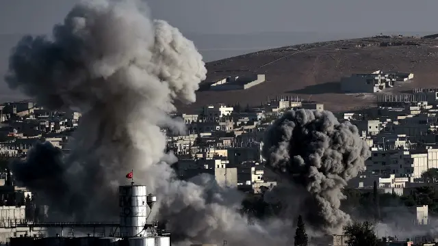 聯軍對進攻科巴尼的IS武裝分子進行空襲。