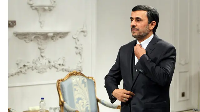 احمدی‌نژاد معتقد بود که آشتی با آمریکا آنقدر در میان رأی‌دهندگان ایرانی پرطرفدار است که به او اجازه خواهد داد به معادل ایرانی ولادیمیر پوتین تبدیل شود