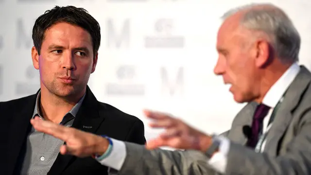 माइकेल ओवन (बाएं) और पीटर रीड (दाहिने)