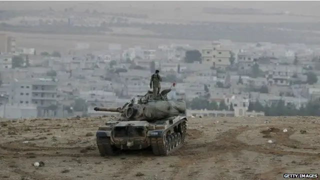 Sərhəd bölgəsində Türkiyə tankları durur.