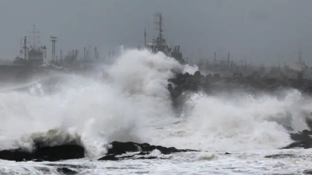 ہنگامی حالات سے نمٹنے کے لیے بھارتی بحریہ تیار ہے