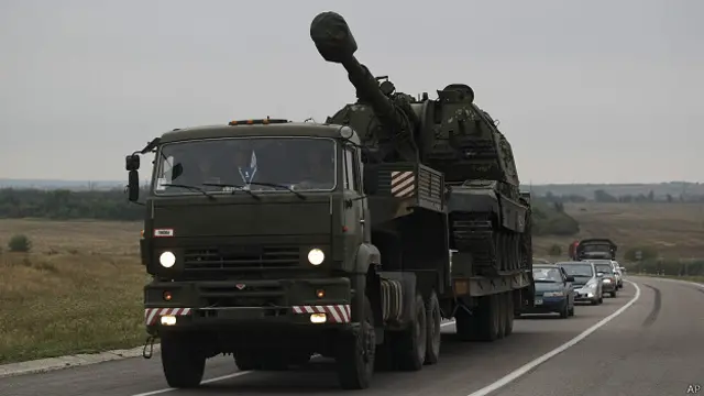 Российский военный грузовик в Ростовской области