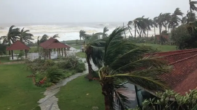 تین لاکھ سے زائد افراد کو محفوظ مقامات پر پہنچایا گیا ہے