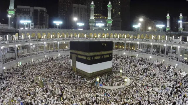 ان کے والدین کی ملاقات کے دوران دونوں کی منگنی کر دی گئی اور ایک ماہ میں تاشفین کے امریکہ پہنچتے ہی شادی طے پا گئی