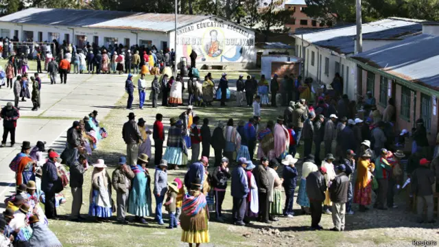 Votación en Achacachi
