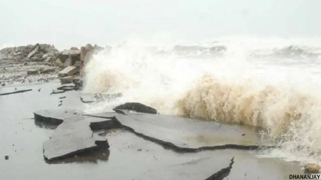 समुद्री तूफ़ान हुदहुद का असर