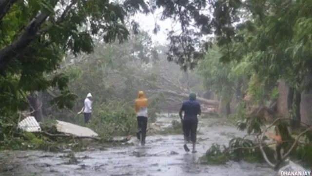 समुद्री तूफ़ान हुदहुद का असर