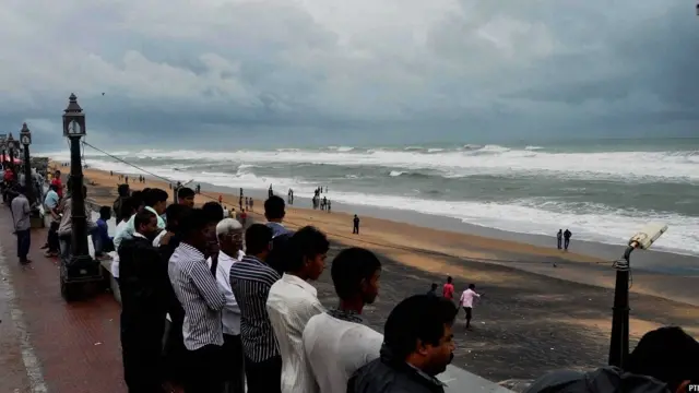 हुदहुद तूफ़ान का असर