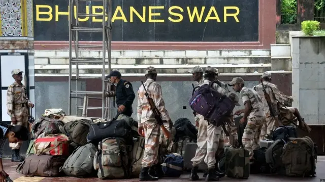 हुदहुद तूफ़ान का असर