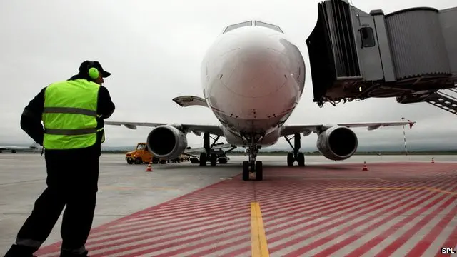 له سېرالیون، ګیني او لایبیریا څخه برتانیا ته ور رسېدونکي مساپر له روغتیايي پلوه څارل کېږي