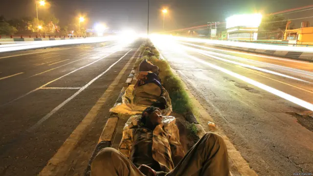 दिल्ली, रात, सड़क, मज़दूर, बेघर