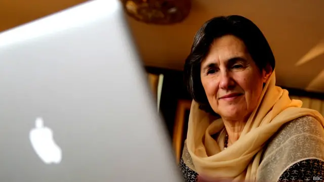 رولا غنی می‌گوید که در هیچ یک از شبکه های اجتماعی حساب کاربری ندارد و همه حساب هایی که به نام او ساخته شده، جعلی اند