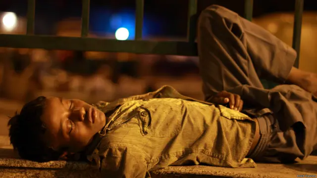 दिल्ली, रात, सड़क, मज़दूर, बेघर