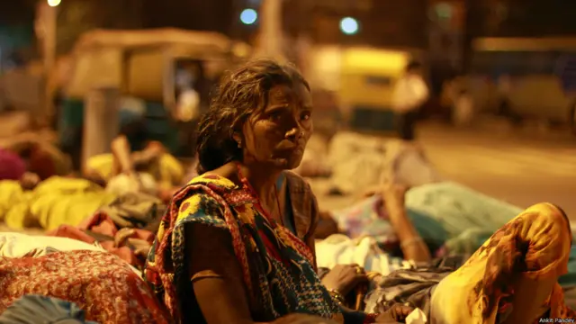 दिल्ली, रात, सड़क, मज़दूर, बेघर