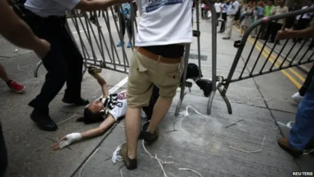 佔中和反佔中在香港多個地方繼續衝突