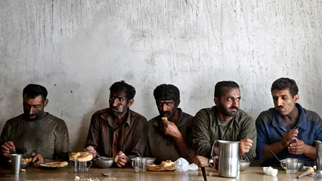 بر اساس گزارش ها از کل جمعیت ایران فقط ۲۱ میلیون و ۵۰۰ هزار نفر شغل دارند