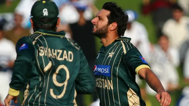 ’میری ذاتی خواہش بھی یہی ہے کہ میں ملک کی طرف سے اور کرکٹ کھیلوں لیکن میرا خیال ہے کہ وقت آ گیا ہے کہ نئے کھلاڑیوں کو موقع دیا جائے‘