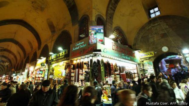 أحد أسواق المدينة الذي يعرف باسم "سوق التوابل"