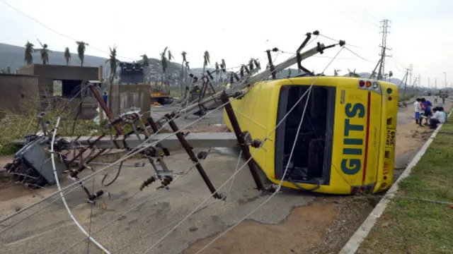 Antisipasi Badai Hudhud di India membuat ribuan nyawa orang dapat diselamatkan.