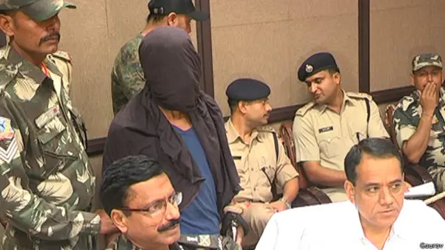 झारखंड पुलिस और गिरफ़्तार माओवादी