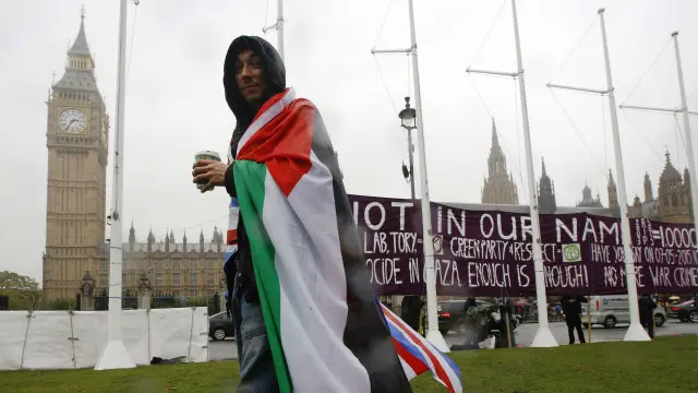 د بریتانیا پارلمان مخې ته د فلسطیني حکومت یو پلوی