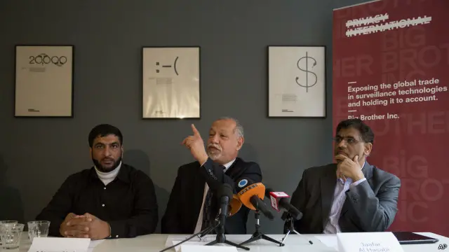 الشهابي (في الوسط) والحسابي، (يمين الصورة) وعلي عبروا عن انزعاجهم "بعدم شعورهم بالأمان" في بريطانيا.