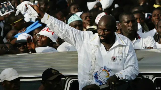 George Weah fue una de las grandes figuras del fútbol europeo, ganando el Balón de Oro en 1995.