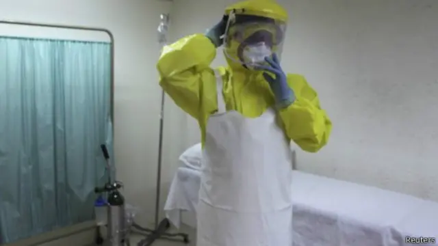 موظفو الصحة في الخطوط الأمامية يواجهون مخاطر كبيرة للإصابة بفيروس إيبولا