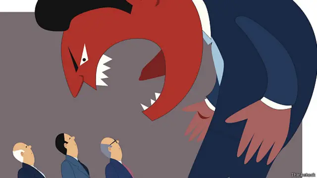 Разгневанный босс кричит на секретаршу