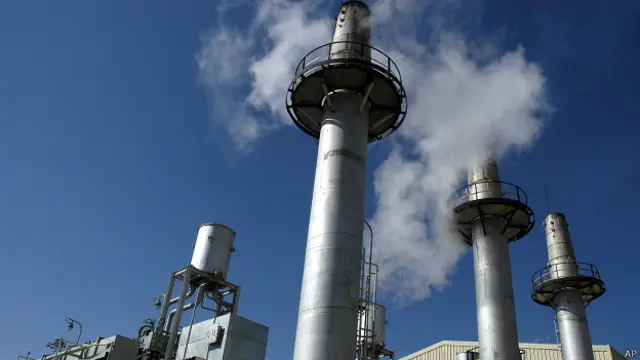 تخشى الصحيفة من انتشار السلاح النووي في دول غير مستقرة.