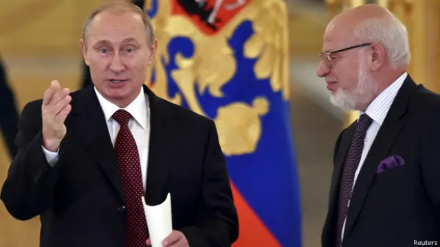 Президент РФ Владимир Путин и глава СПЧ Михаил Федотов