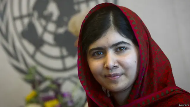 بی بی سی اردو سروس پر گل مکئی کے نام سے ڈائریاں لکھنے کے بعد ملالہ کو عالمی شہرت ملی
